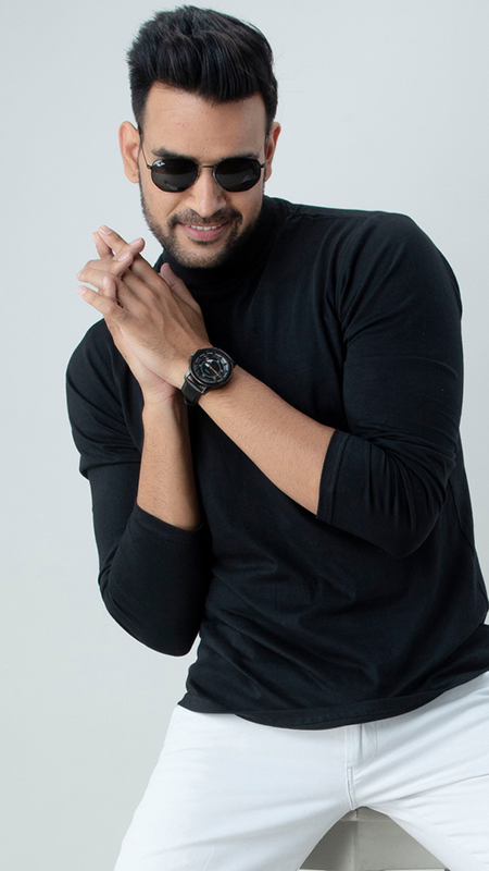 PLAIN-BLACK-HIGH-NECK-FULL-SLEEVES-T-SHIRT